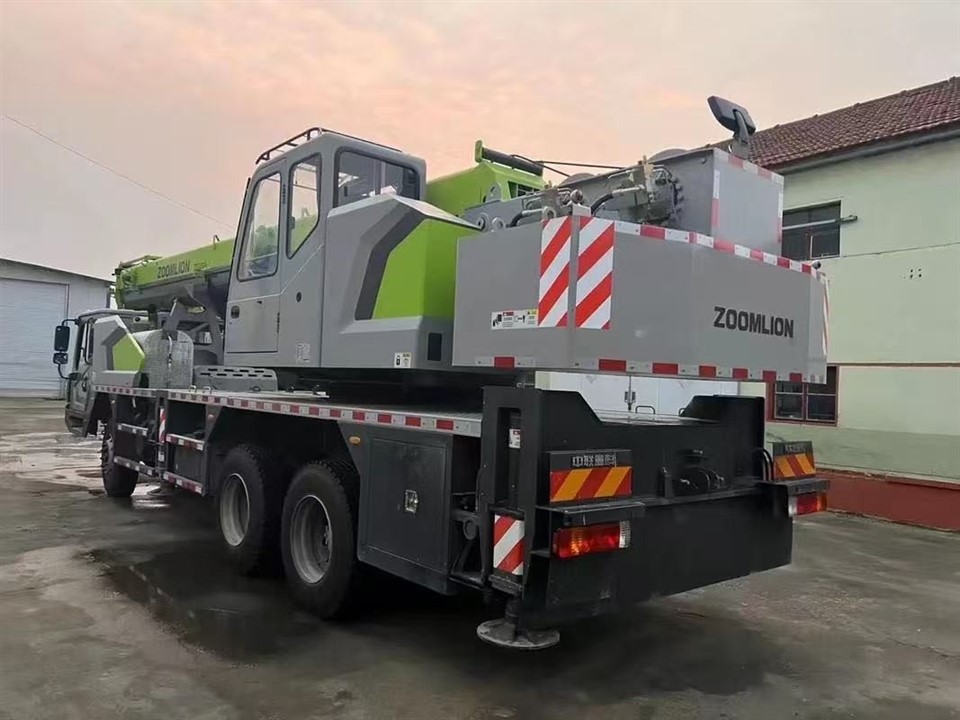 Second-hand ZOOMLION Machinery QY25 Truck Crane best