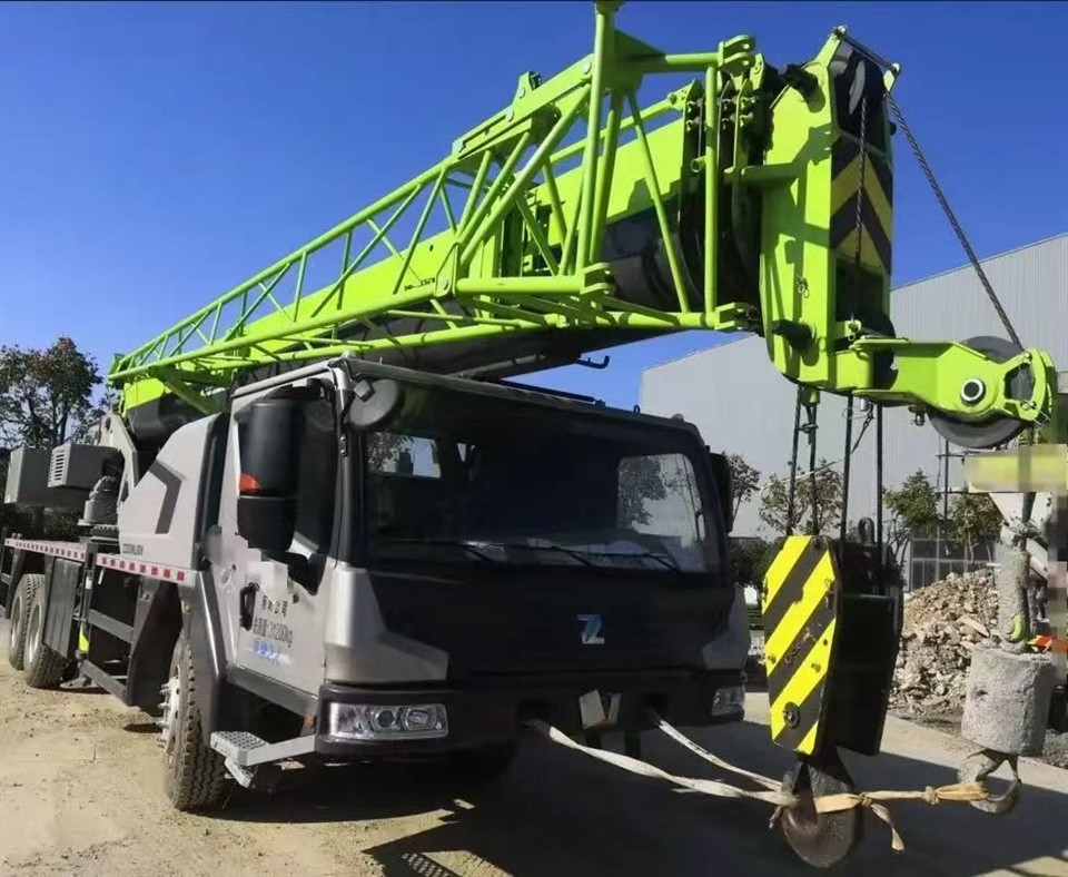 Second-hand ZOOMLION Machinery QY25 Truck Crane suppliers