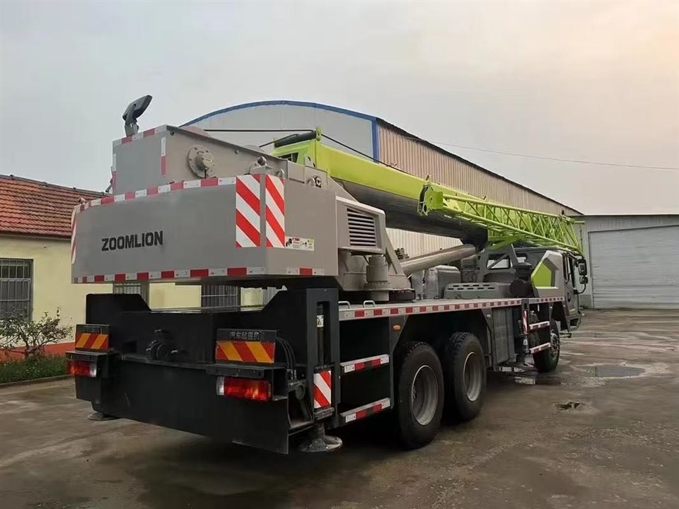 Second-hand ZOOMLION Machinery QY25 Truck Crane high quality